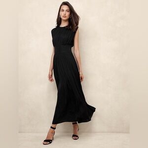 NWT! Banana Republic Black Crystal Pleated Maxi Dress - Size 14 🪢